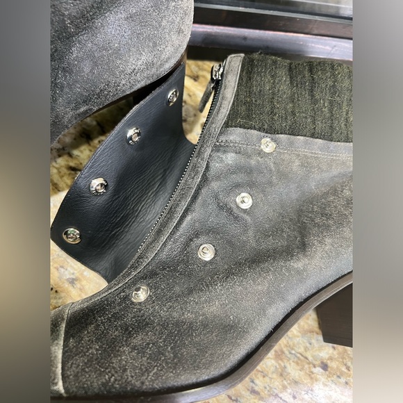 CHANEL Charcoal Distressed Leather & Tweed Knit Cuff CC Button Ankle Boots 42 - Picture 8 of 16